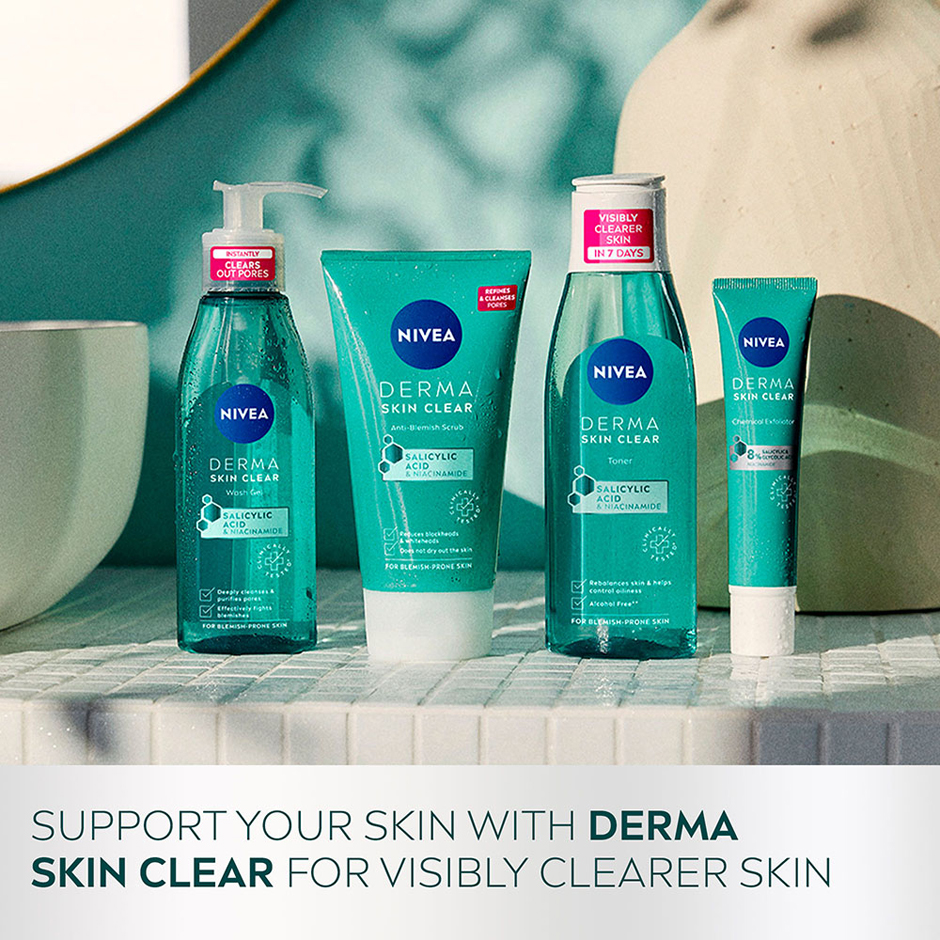 Derma Skin Clear Anti-Blemish Scrub