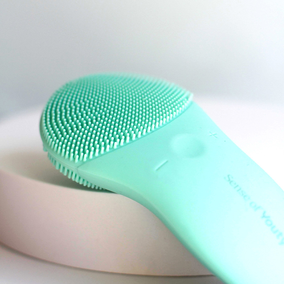 Facial Cleansing Brush